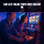 Antrean mesin slot berwarna-warni malam hari.